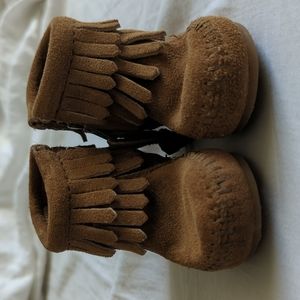 Minnetonka Tan Suede Bootie Infant Size 1